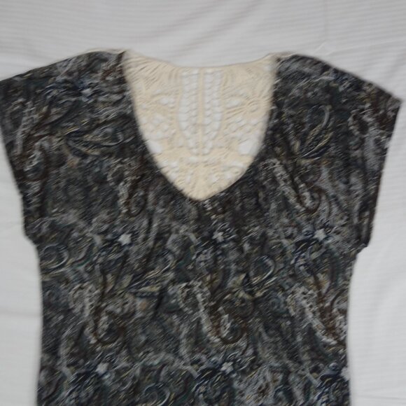 NO BOUNDARIES CROCHET BACK PAISLEY LARGE WOMENS BLOUSE T-SHIRT L234 - Picture 2 of 8